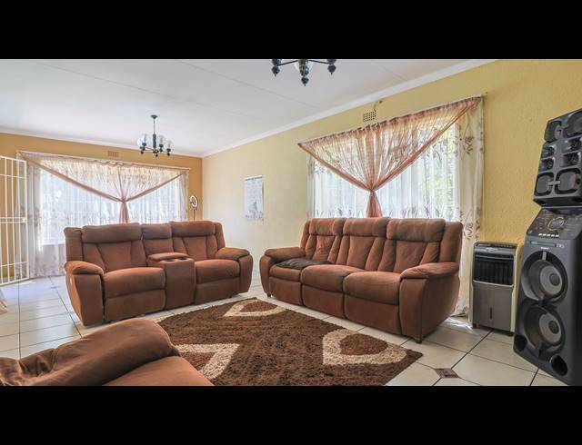 4 BEDROOM FREESTANDING FOR SALE IN MULBARTON